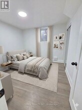 1432 Yellow Rose Cir in Oakville, ON - Building Photo - Building Photo