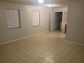 720 E Nelson Ave in Defuniak Springs, FL - Building Photo