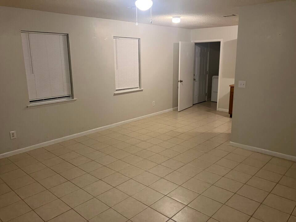 720 E Nelson Ave in Defuniak Springs, FL - Building Photo