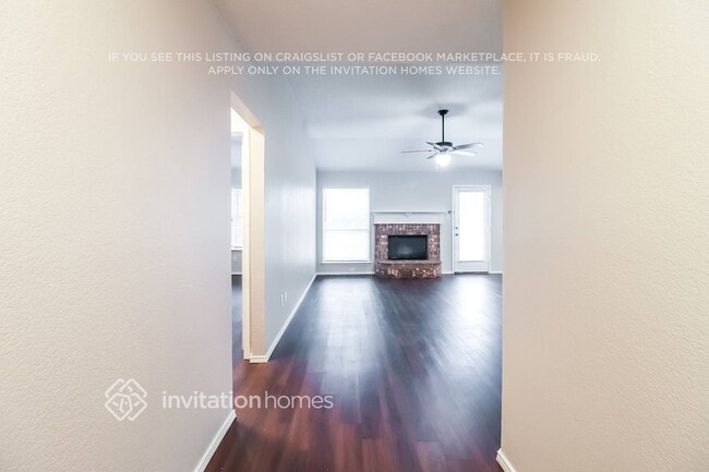 944 Carlin Ln in Burleson, TX - Foto de edificio - Building Photo