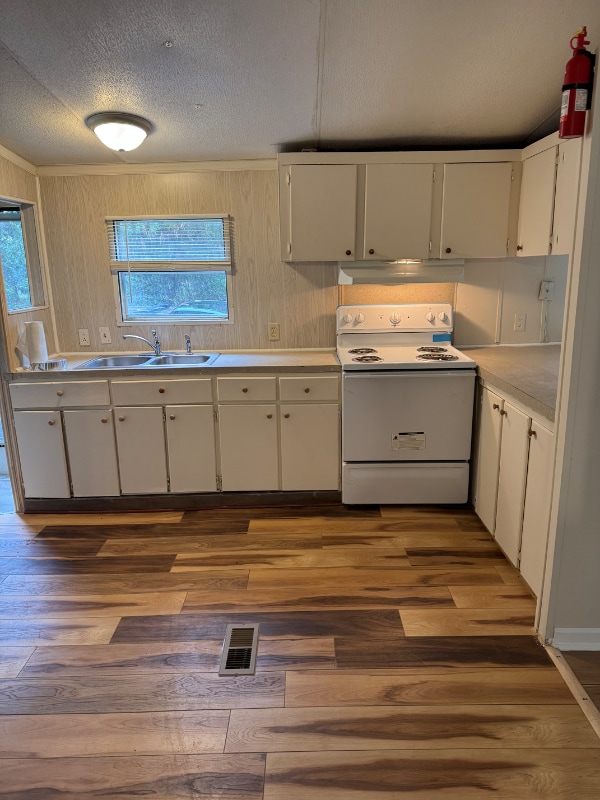 property at 2610 Crane Ln