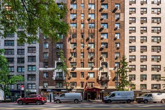 Sutton Place in New York, NY - Building Photo - Building Photo