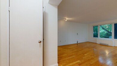 2400 41st St NW in Washington, DC - Building Photo - Building Photo