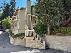 301 Canyon Crest Ln in Lake Arrowhead, CA - Building Photo
