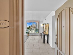 3370 Hidden Bay Dr in Aventura, FL - Building Photo - Building Photo