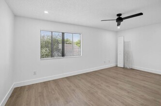 373 NW 94th Ter in Plantation, FL - Building Photo - Building Photo