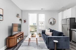 520 E Washington St in Indianapolis, IN - Building Photo