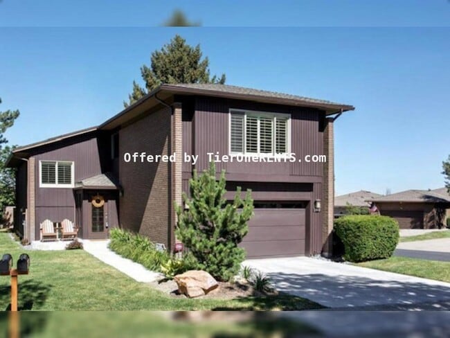 This property offers a NO DEPOSIT option available for qualified renters!