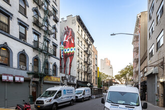 303 Broome St in New York, NY - Building Photo - Building Photo