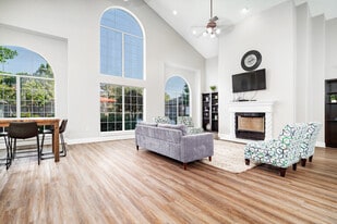 Houston Street Townhomes in San Antonio, TX - Building Photo