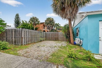 1330 S N St in Lake Worth Beach, FL - Building Photo - Building Photo