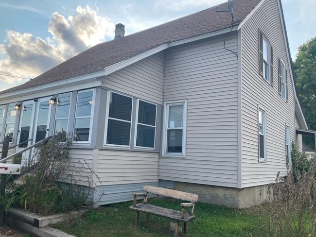 6 Higgins Pl in Concord, NH - Building Photo - Building Photo