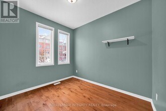 37 Barnstone Dr in Ottawa, ON - Building Photo - Building Photo