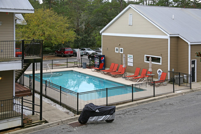 Bainbridge Place in Tallahassee, FL - Building Photo - Building Photo