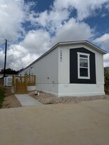 15967 S Flores St in San Antonio, TX - Building Photo