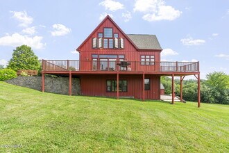 6625 Westfall Rd in Altamont, NY - Building Photo - Building Photo