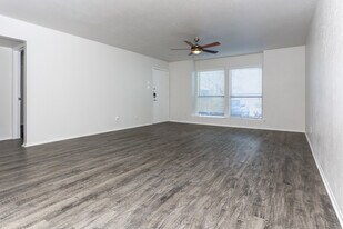 The Alista Apartments in Dallas, TX - Building Photo