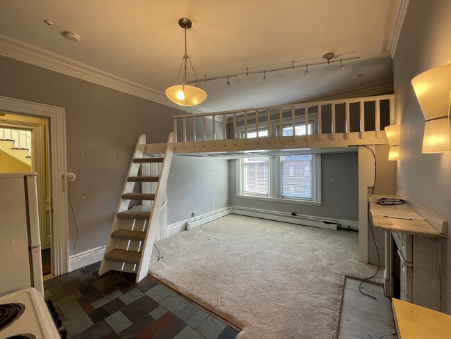 363 Beacon St, Unit 3B in Boston, MA - Building Photo - Building Photo