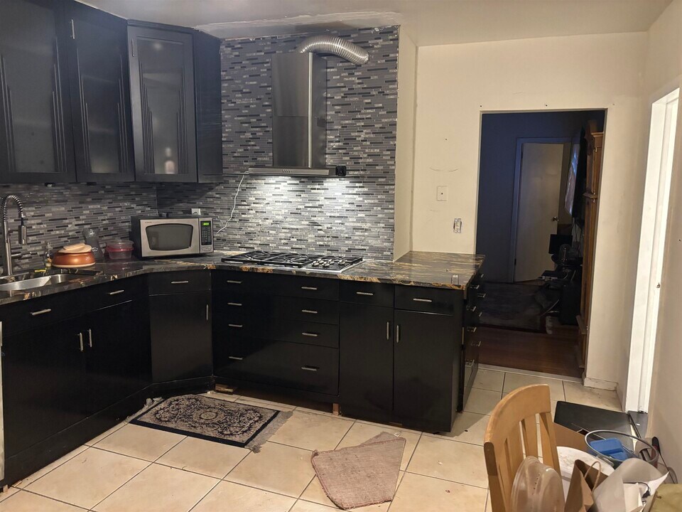 109 Centre Ave in Secaucus, NJ - Building Photo