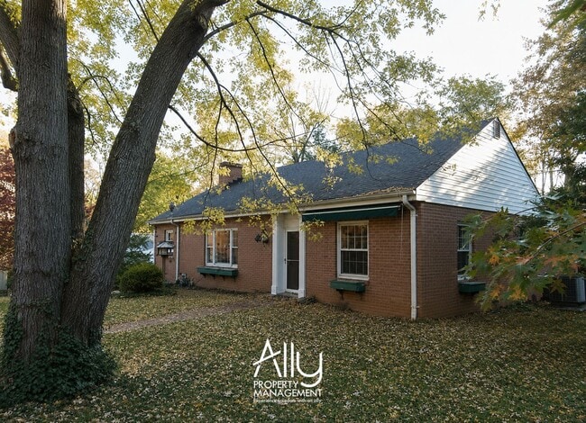 property at 1605 Cambridge Cir