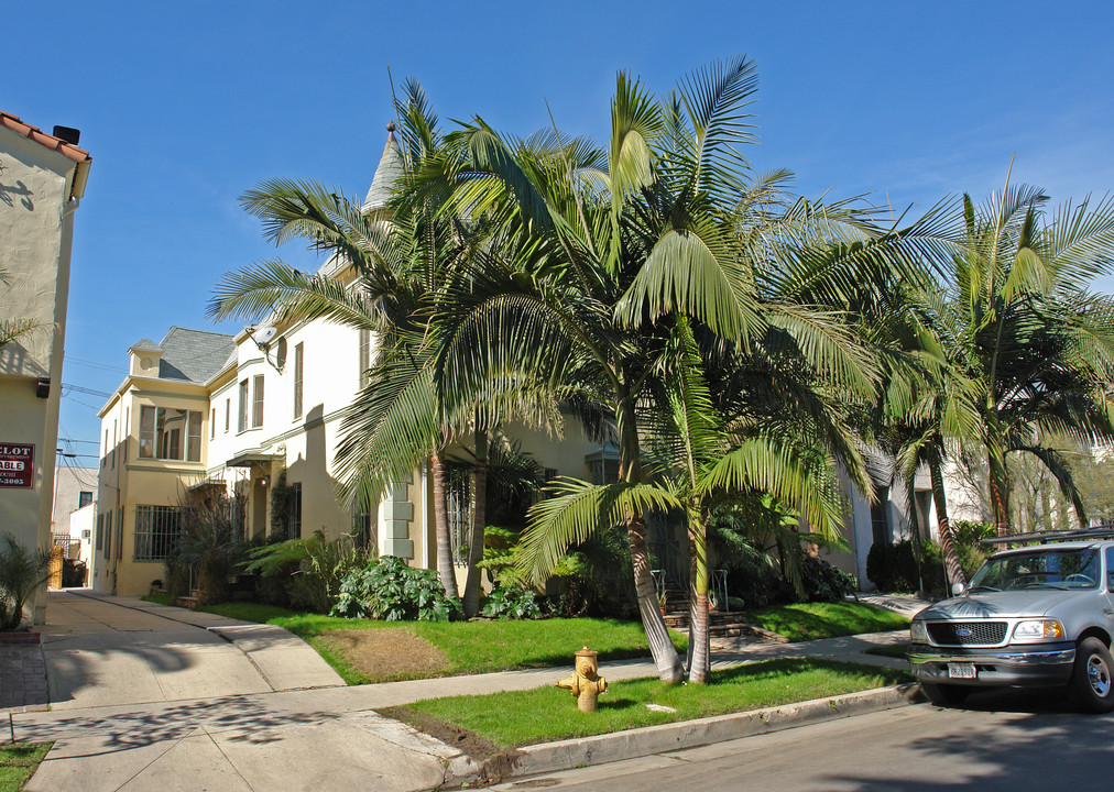 439 N Curson Ave in Los Angeles, CA - Building Photo