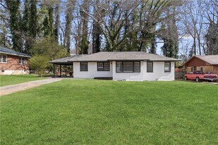 1808 Brewer Blvd SW in Atlanta, GA - Building Photo
