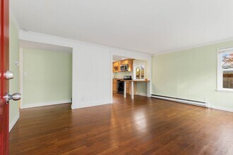 3208 SW Raymond St in Seattle, WA - Building Photo - Building Photo