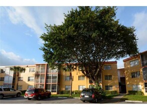 Heritage Circle Condominium in Deerfield Beach, FL - Building Photo - Building Photo