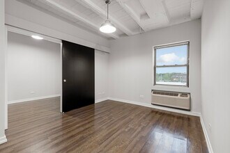 5718 N Winthrop Ave in Chicago, IL - Foto de edificio - Building Photo