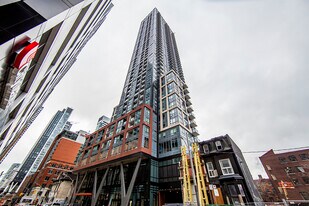 108-3108 Peter St in Toronto, ON - Building Photo