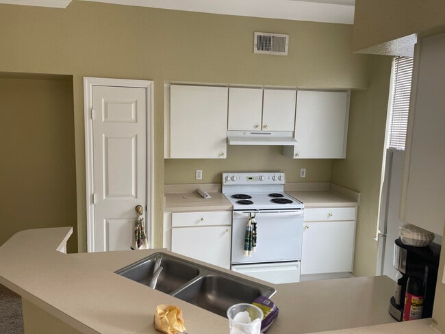 9558 Lake Chase Island Way in Tampa, FL - Building Photo - Building Photo