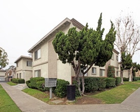Courtyard Apartments in Orange, CA - Building Photo - Building Photo