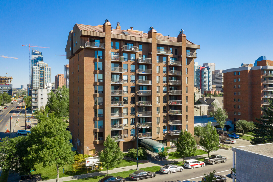 Hamstead Estates in Calgary, AB - Building Photo