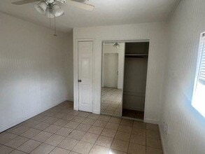 2005-2011 Bayshore Rd, Unit 2005 B in Palmetto, FL - Foto de edificio - Building Photo
