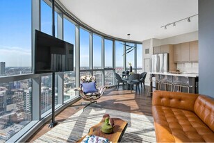 727 W Madison St in Chicago, IL - Building Photo