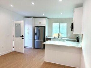 10775 W Olympic Blvd in Los Angeles, CA - Building Photo - Building Photo