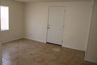 6240 Cleveland Ave in El Paso, TX - Building Photo - Building Photo