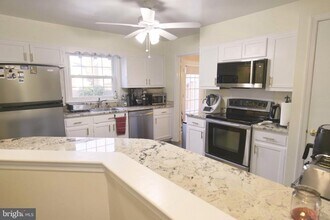 10277 Gainsborough Rd in Potomac, MD - Building Photo - Building Photo