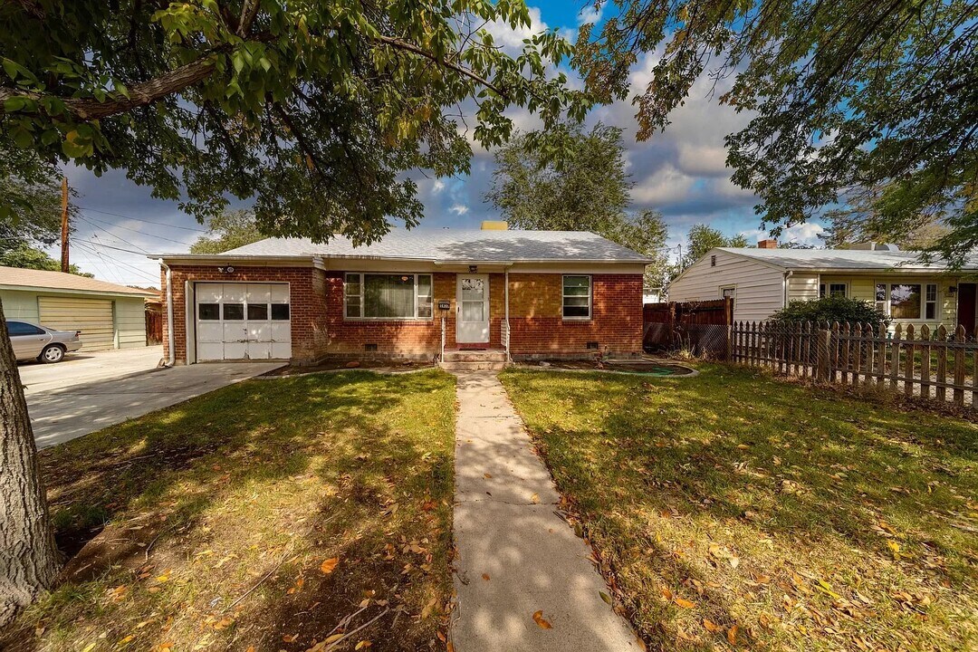 1410 Hall Ave in Grand Junction, CO - Foto de edificio