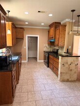 711 S Blackwell St in La Porte, TX - Building Photo - Building Photo