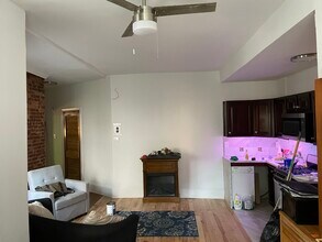 4811 Florence Ave, Unit 1r in Philadelphia, PA - Foto de edificio - Building Photo