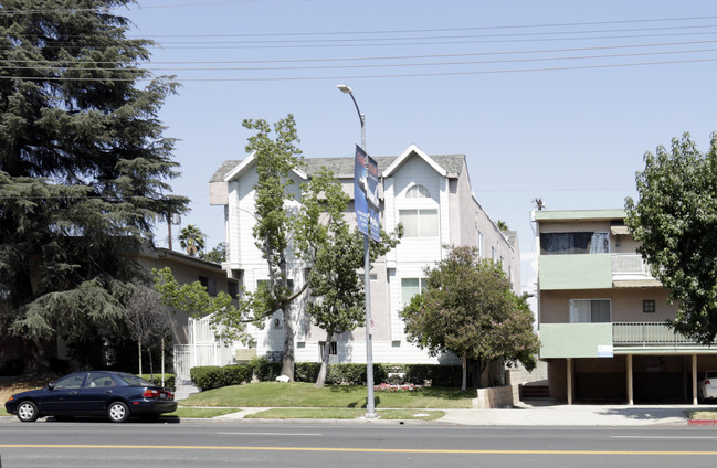 13509 Burbank Blvd in Van Nuys, CA - Building Photo - Building Photo