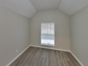 2033 Oak Bend Ln in Garland, TX - Building Photo - Building Photo