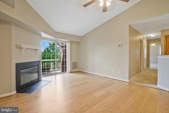 6915 Victoria Dr in Alexandria, VA - Building Photo - Building Photo