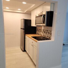 7340 SW 82nd St-Unit -C102 in Miami, FL - Building Photo - Building Photo