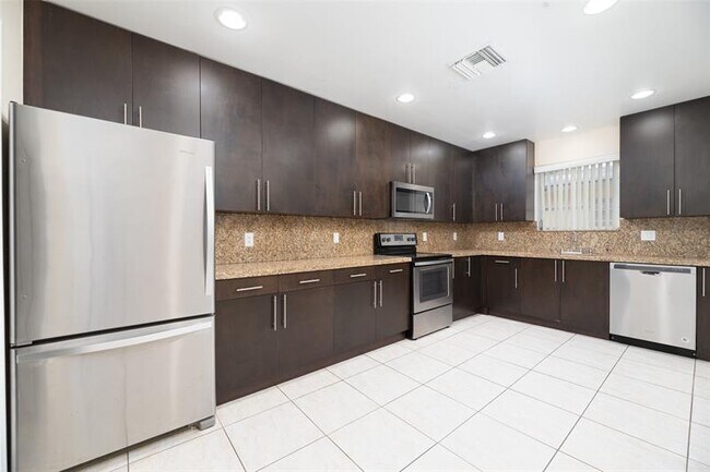 3707 Polk St in Hollywood, FL - Building Photo - Building Photo