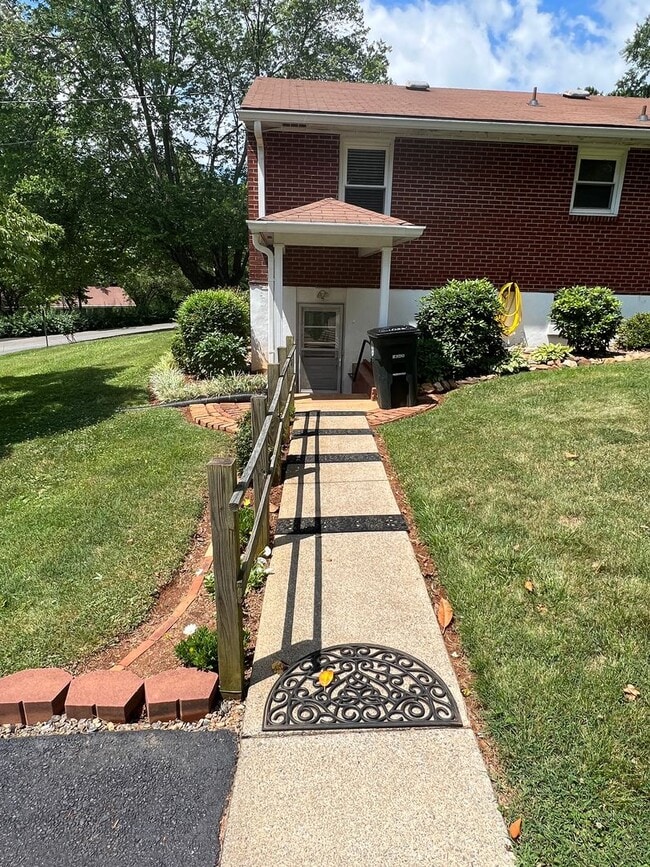 property at 1035 Oakmont Cir