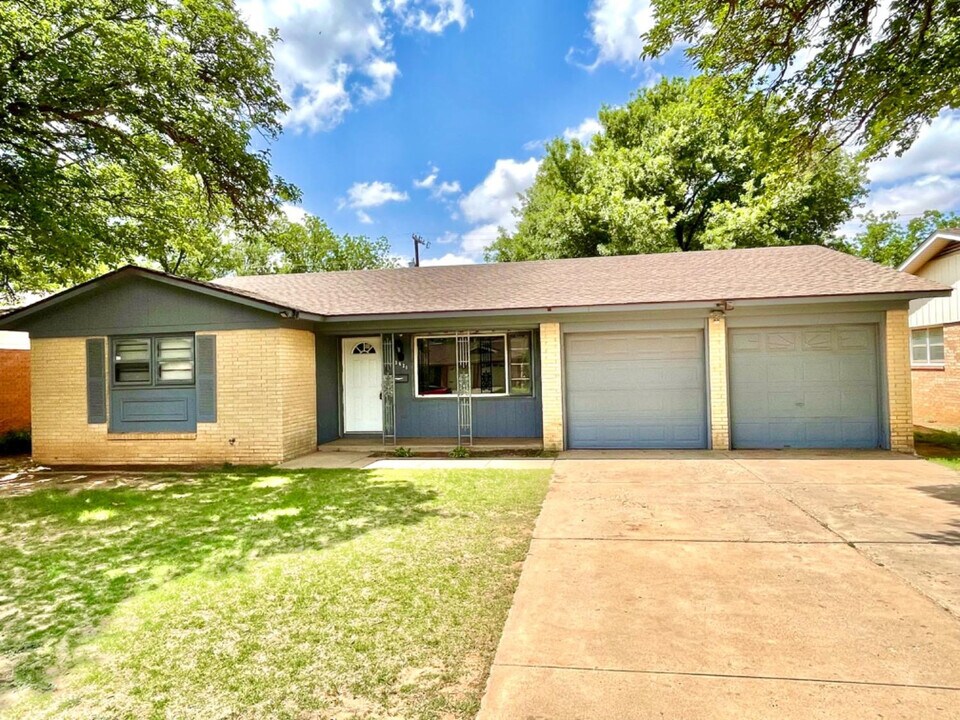 3621 56th St in Lubbock, TX - Building Photo