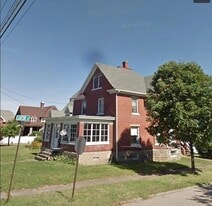 1021 Pennsylvania Ave E, Unit #2 in Warren, PA - Building Photo