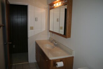 3695 Weyland Dr in Conover, NC - Foto de edificio - Building Photo